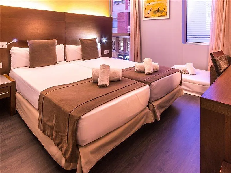 Hotel Madanis Barcelona 4*,